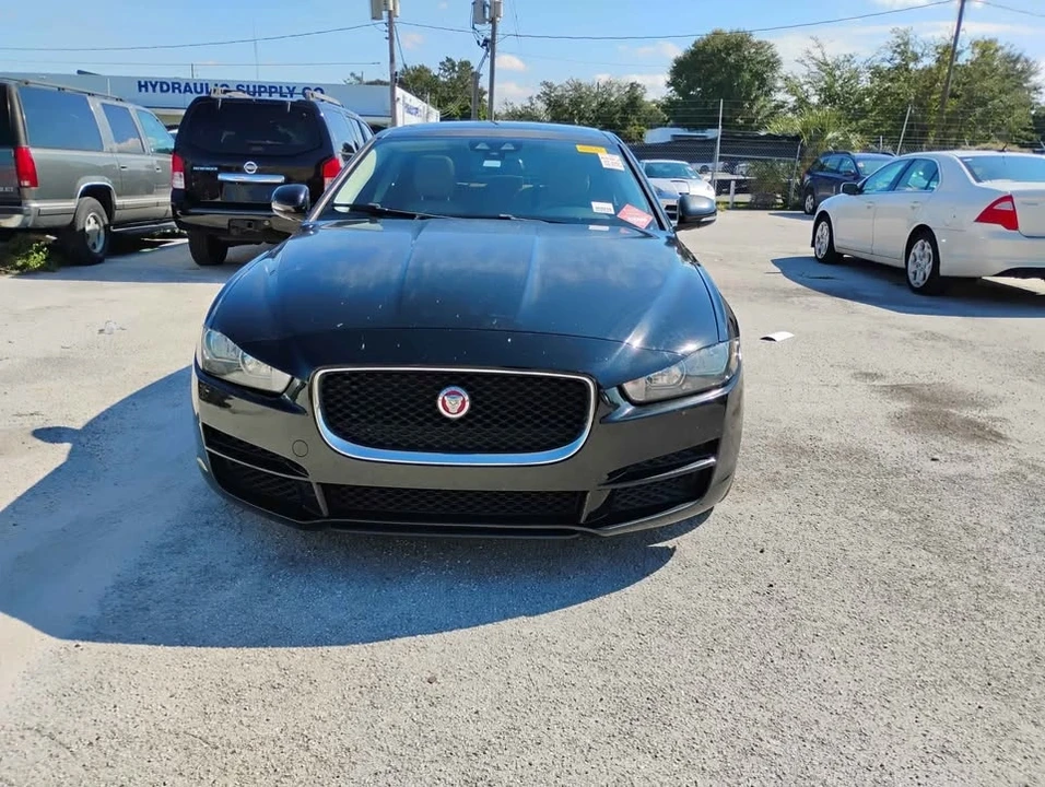 2018 Jaguar XE - Image 2 of 9