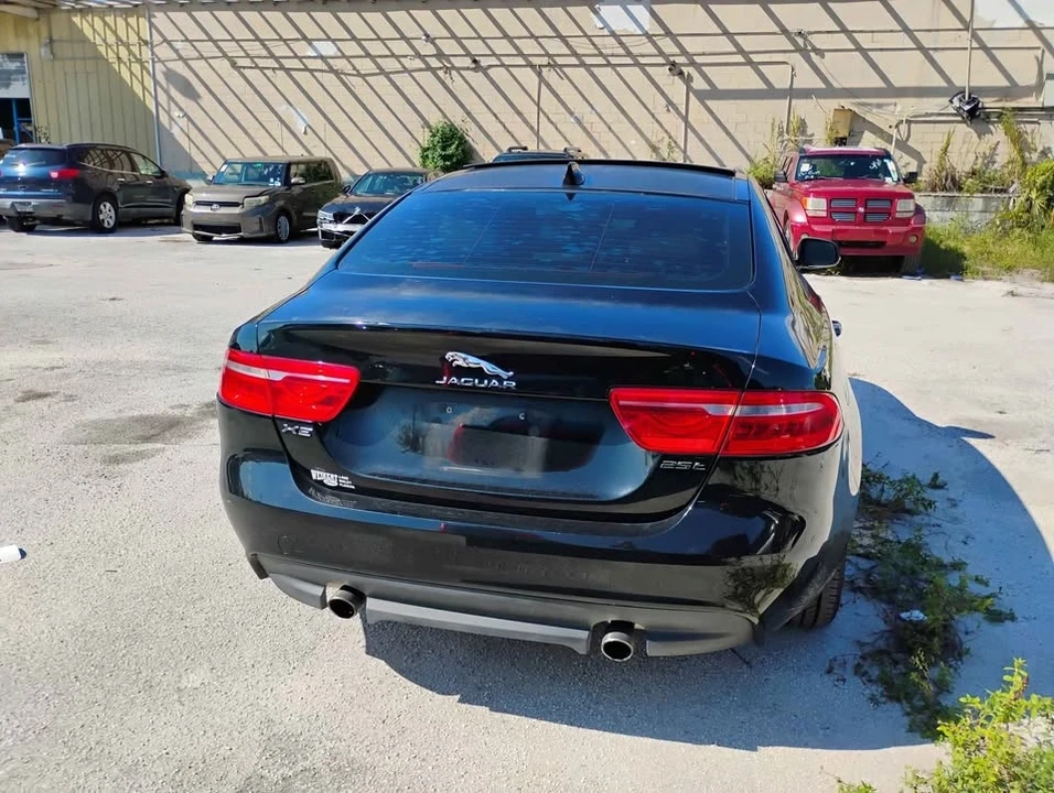 2018 Jaguar XE - Image 4 of 9