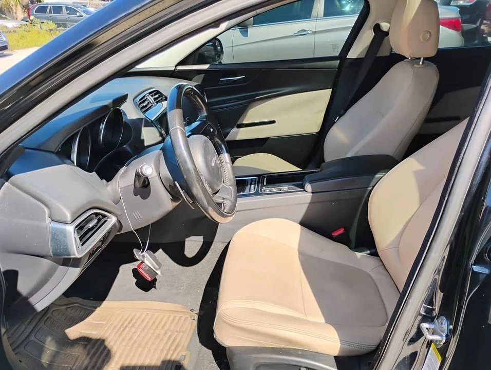 2018 Jaguar XE - Image 6 of 9