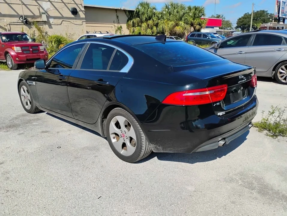 2018 Jaguar XE - Image 5 of 9