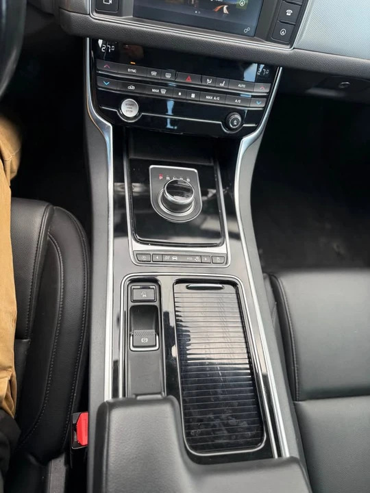 2018 Jaguar X260 XF - Image 19 of 20