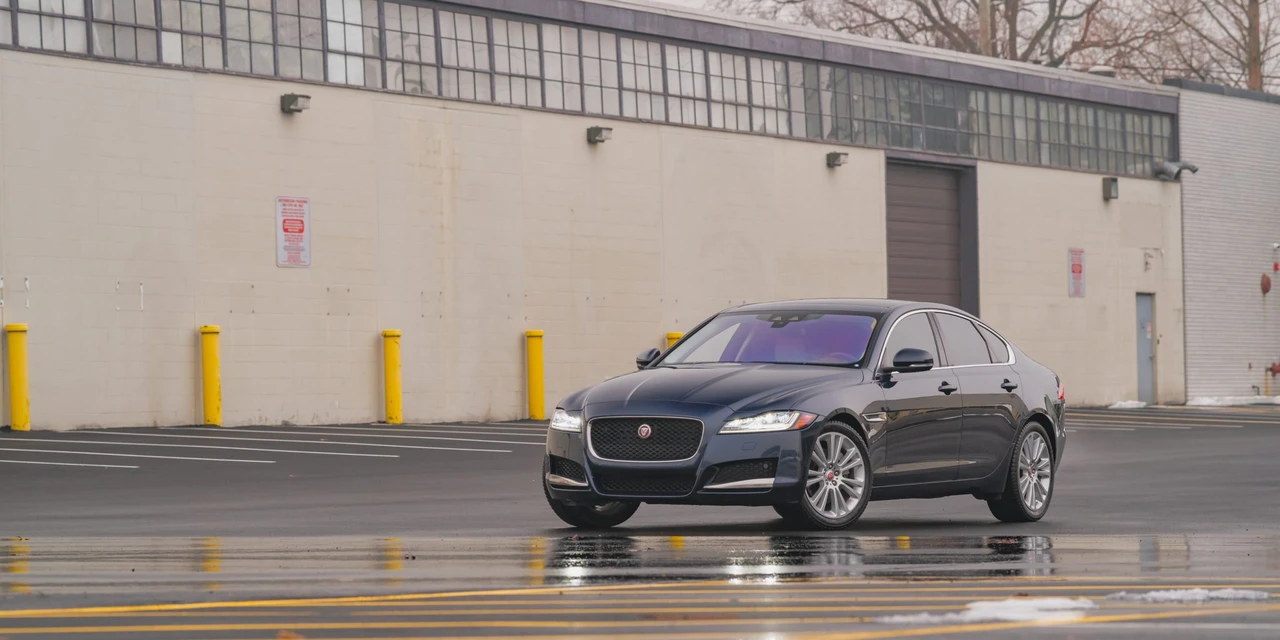 2018 Jaguar X260 XF - Image 2 of 31