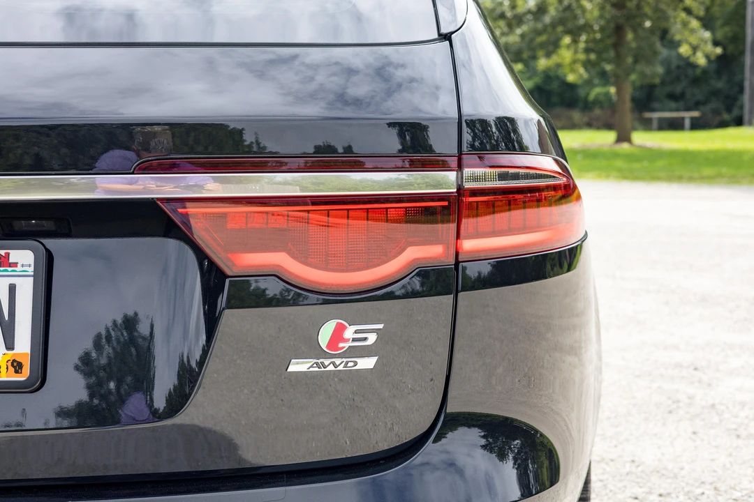 2018 Jaguar X260 XF - Image 14 of 31