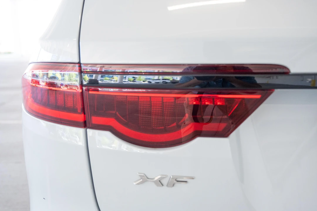 2018 Jaguar X260 XF - Image 15 of 28