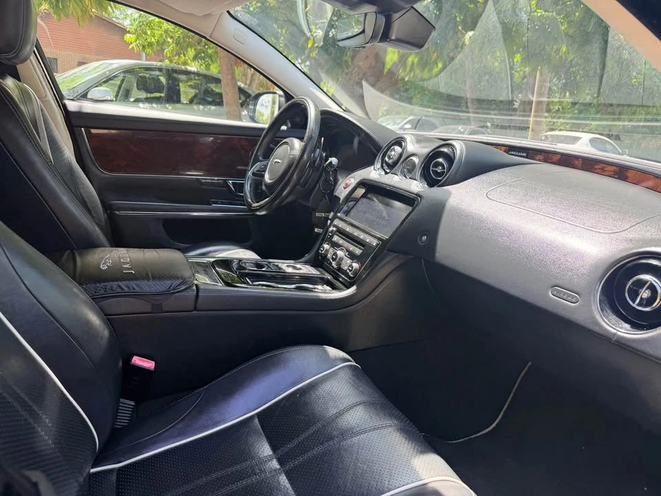 2018 Jaguar X351 XJ - Image 7 of 14