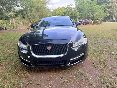 2018 Jaguar XJ R-Sport Sedan