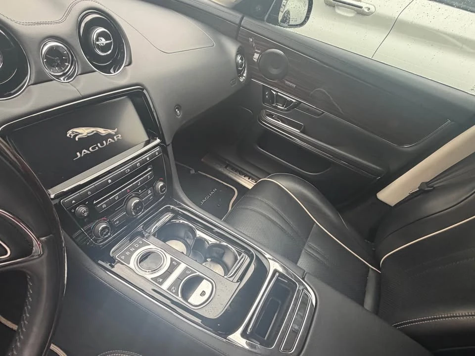 2018 Jaguar X351 XJ - Image 10 of 15