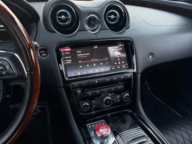 2018 Jaguar X351 XJ - Image 9 of 10