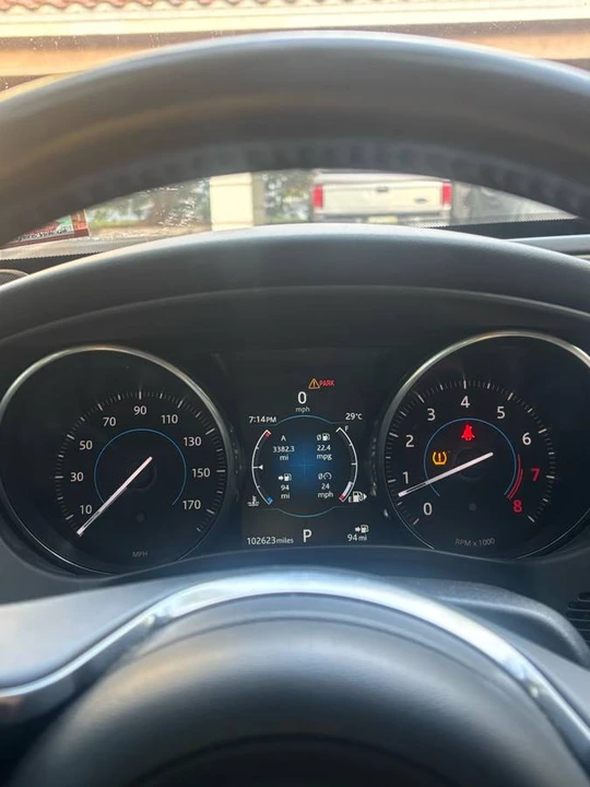 2018 Jaguar XE - Image 10 of 12