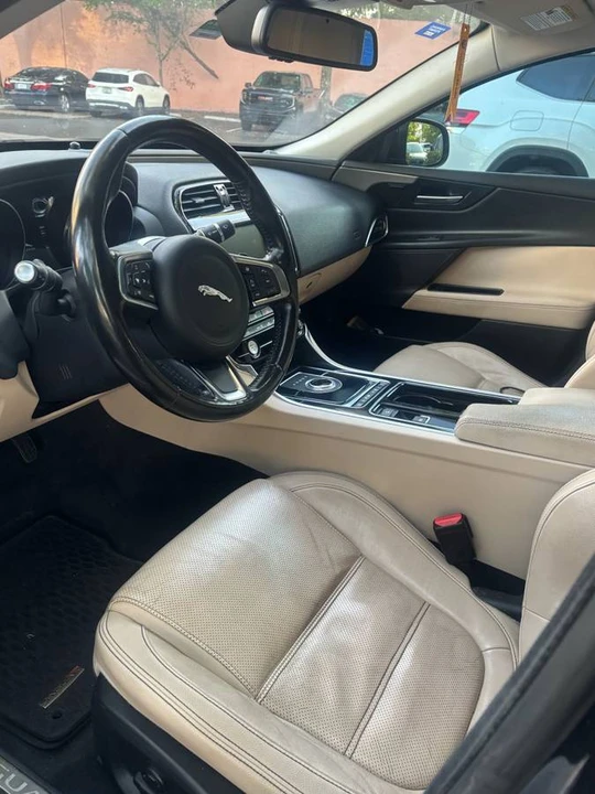 2018 Jaguar XE - Image 7 of 12