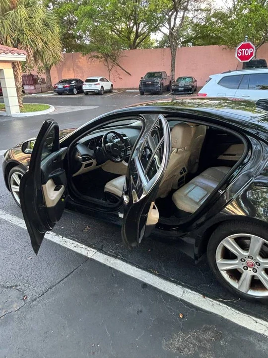 2018 Jaguar XE - Image 9 of 12