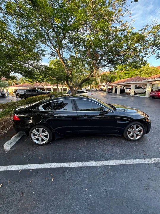 2018 Jaguar XE - Image 5 of 12