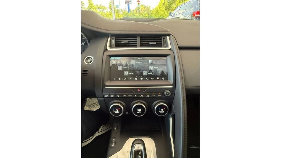 2018 Jaguar E-Pace - Image 15 of 17