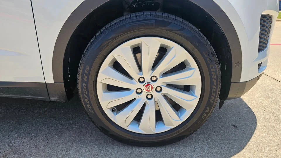 2018 Jaguar E-Pace - Image 15 of 19