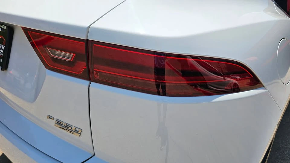 2018 Jaguar E-Pace - Image 8 of 19