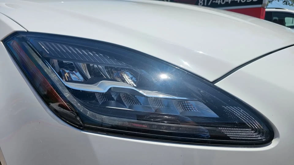 2018 Jaguar E-Pace - Image 11 of 19