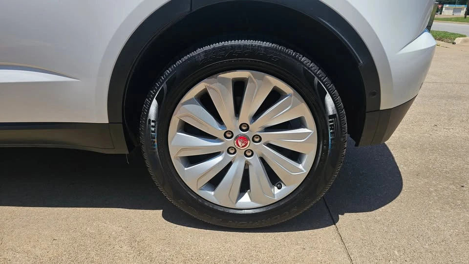 2018 Jaguar E-Pace - Image 13 of 19