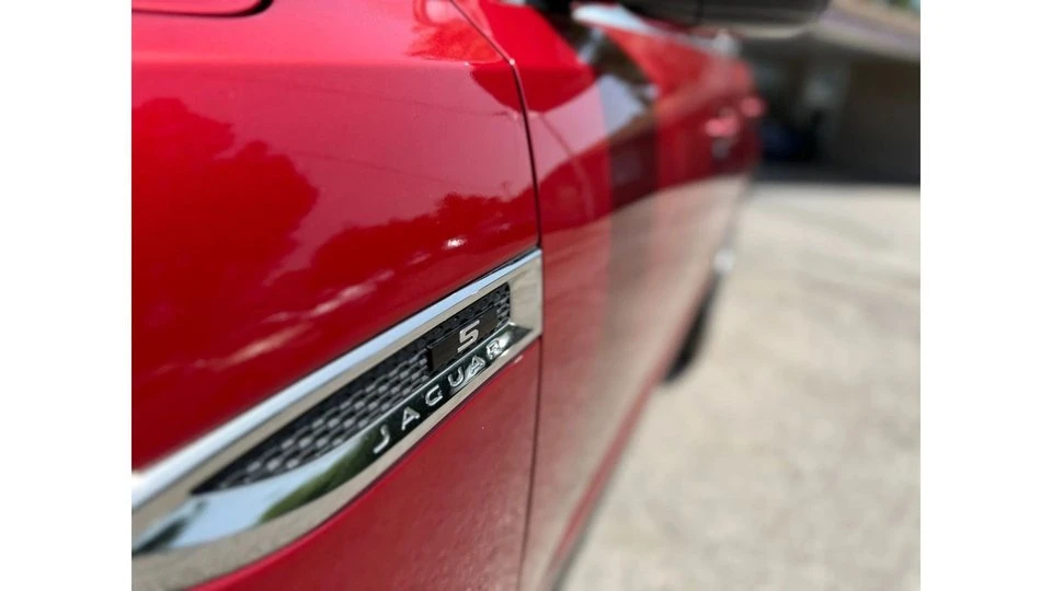 2018 Jaguar E-Pace - Image 10 of 17