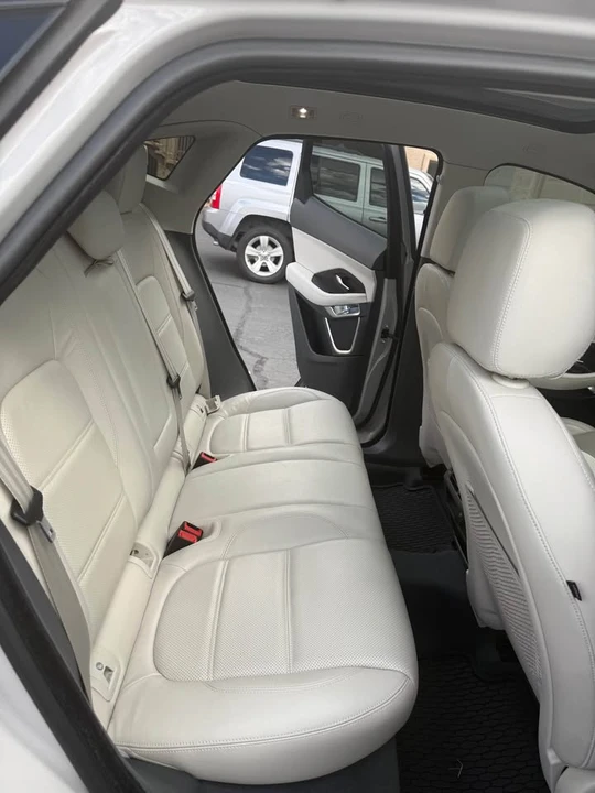 2018 Jaguar E-Pace - Image 6 of 9