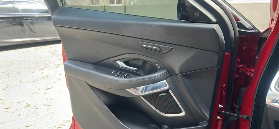 2018 Jaguar E-Pace - Image 19 of 19