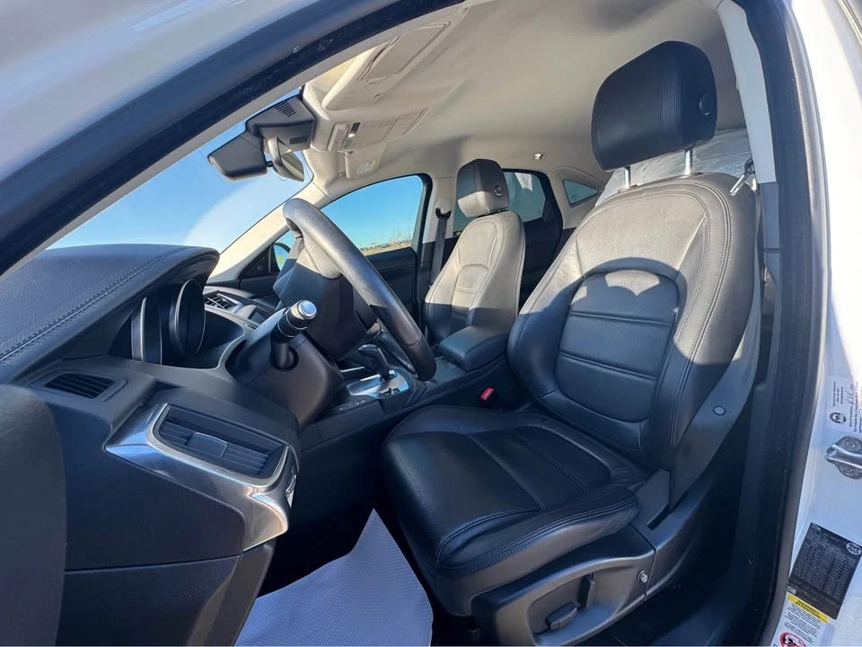 2018 Jaguar E-Pace - Image 9 of 15