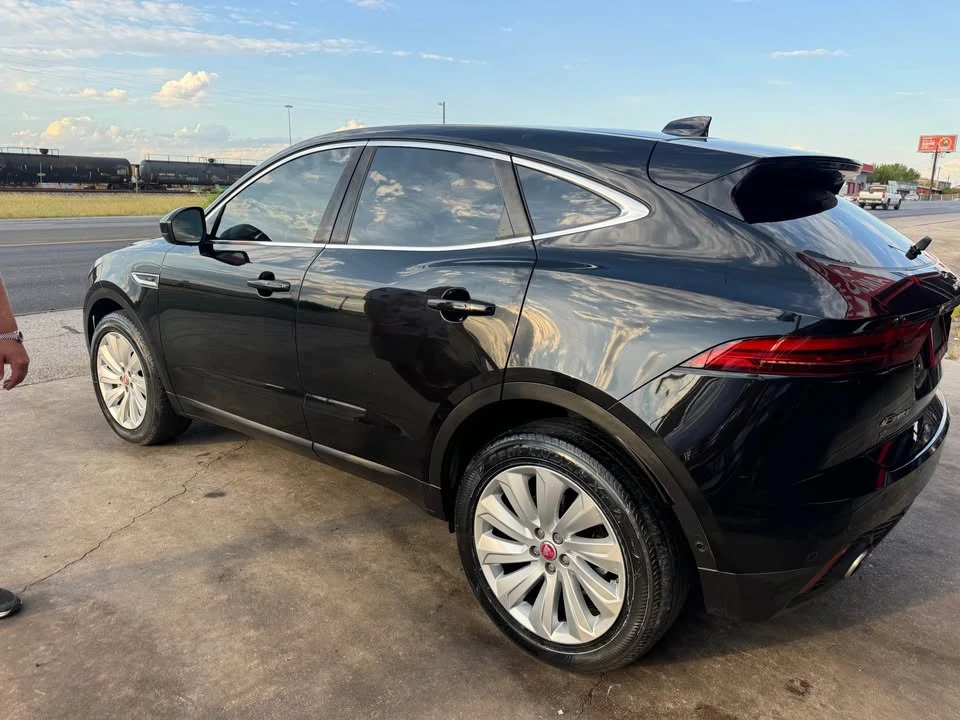 2018 Jaguar E-Pace - Image 8 of 11