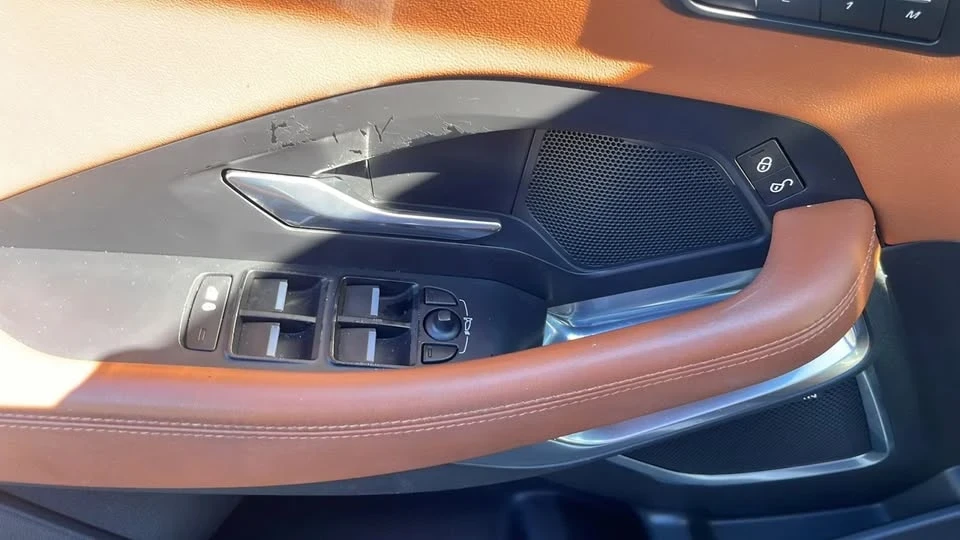 2018 Jaguar E-Pace - Image 15 of 18