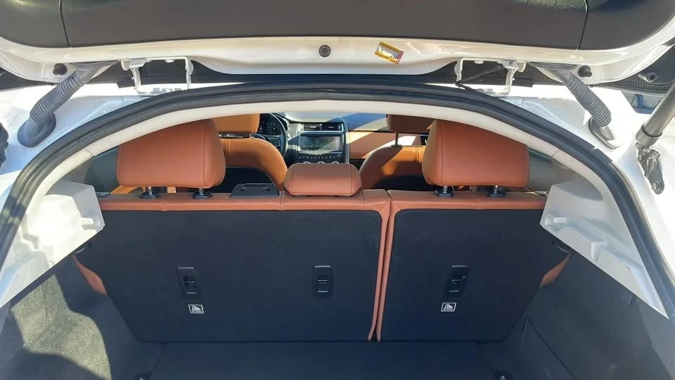 2018 Jaguar E-Pace - Image 12 of 18