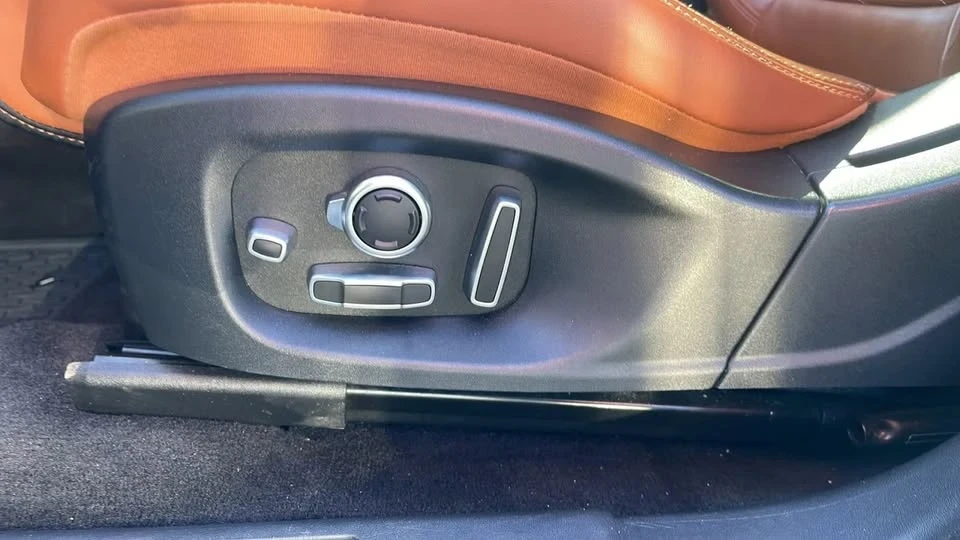 2018 Jaguar E-Pace - Image 16 of 18
