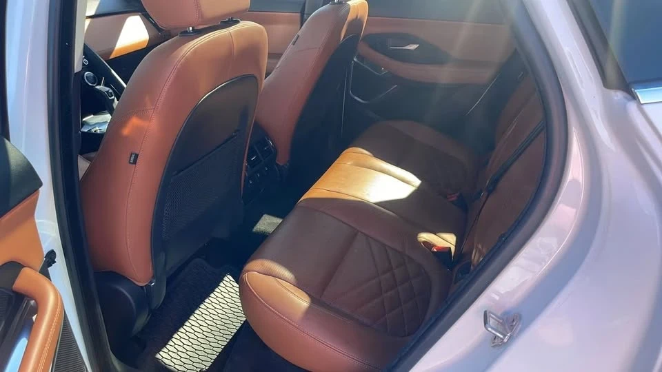 2018 Jaguar E-Pace - Image 9 of 18