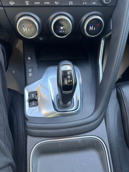 2018 Jaguar E-Pace - Image 14 of 15