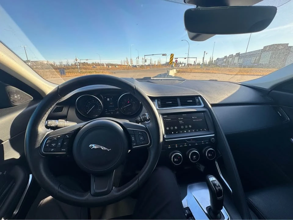 2018 Jaguar E-Pace - Image 11 of 15