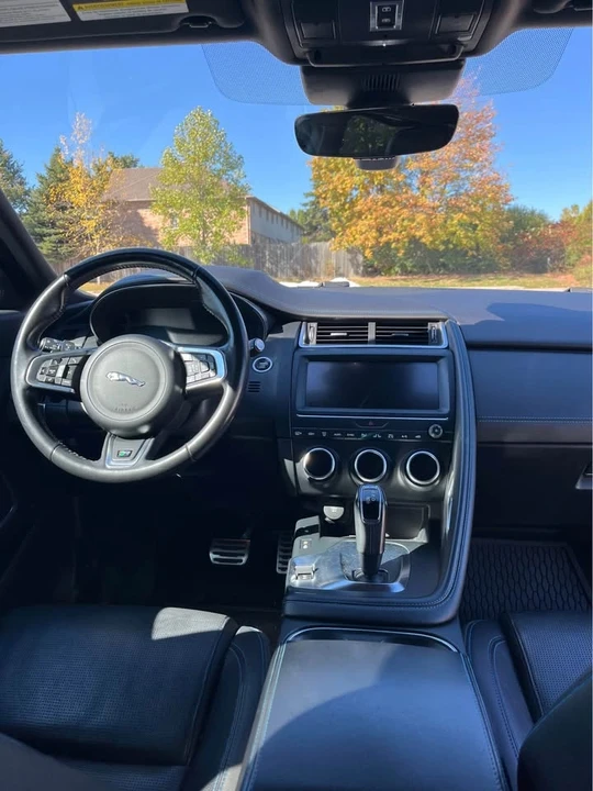 2018 Jaguar E-Pace - Image 8 of 9
