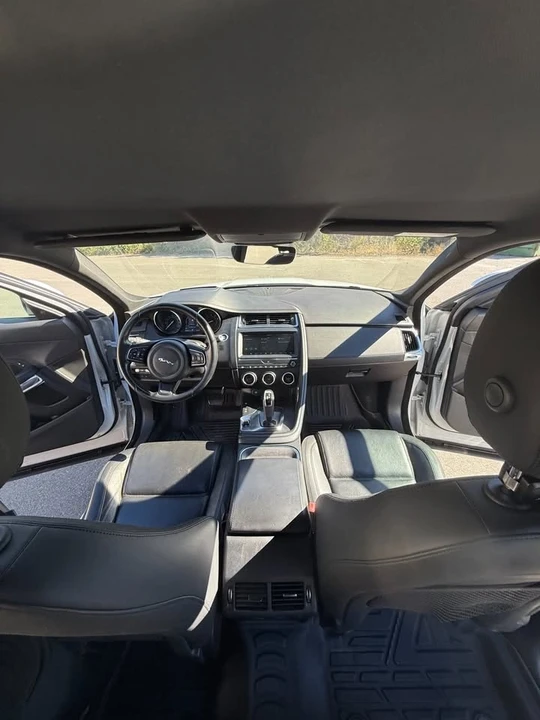 2018 Jaguar E-Pace - Image 12 of 17