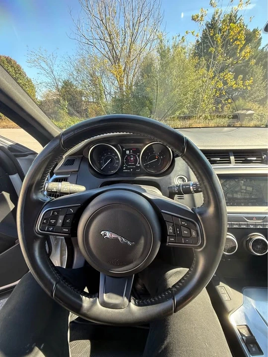 2018 Jaguar E-Pace - Image 5 of 16