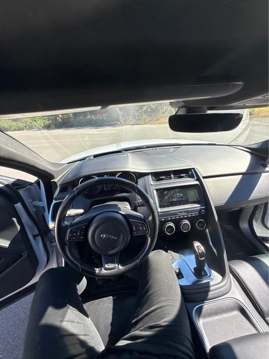 2018 Jaguar E-Pace - Image 5 of 10