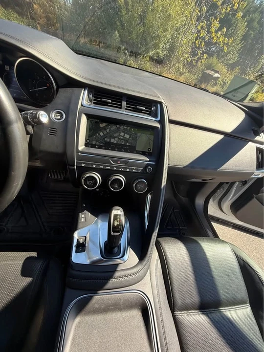 2018 Jaguar E-Pace - Image 13 of 16