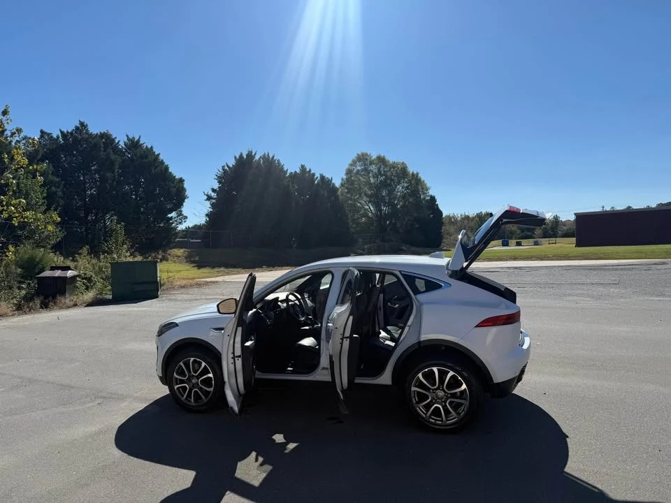 2018 Jaguar E-Pace - Image 12 of 16