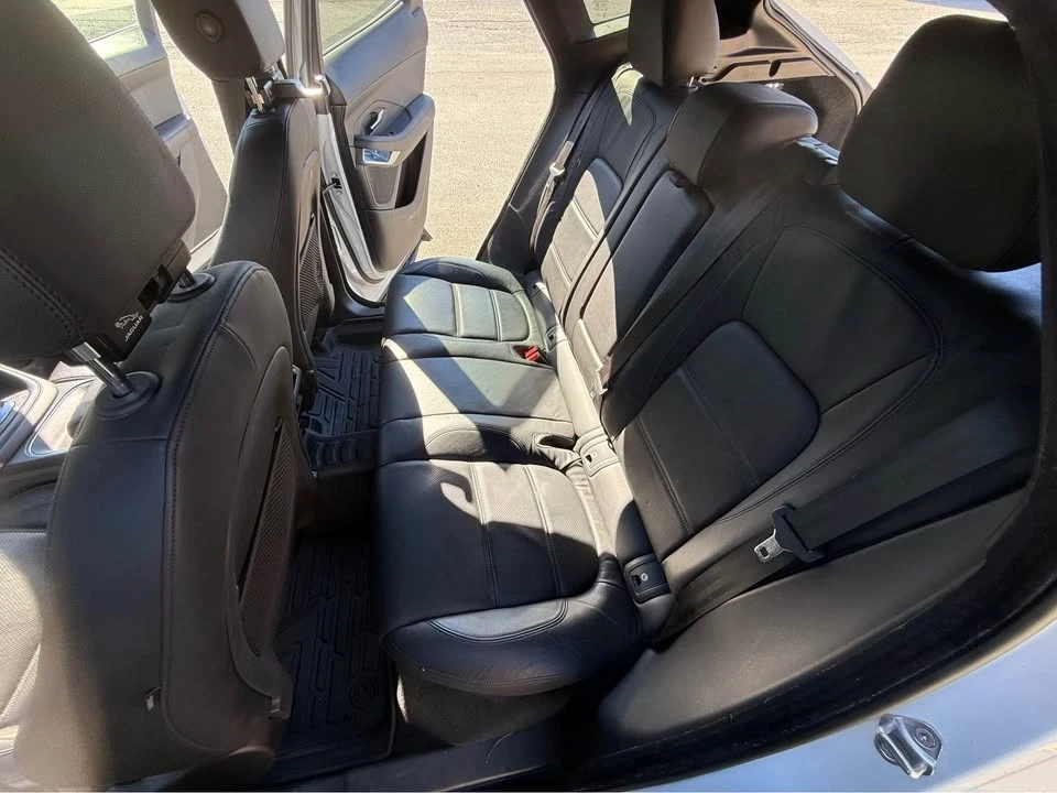 2018 Jaguar E-Pace - Image 9 of 16