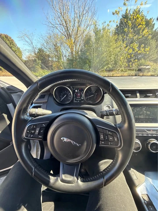 2018 Jaguar E-Pace - Image 4 of 10