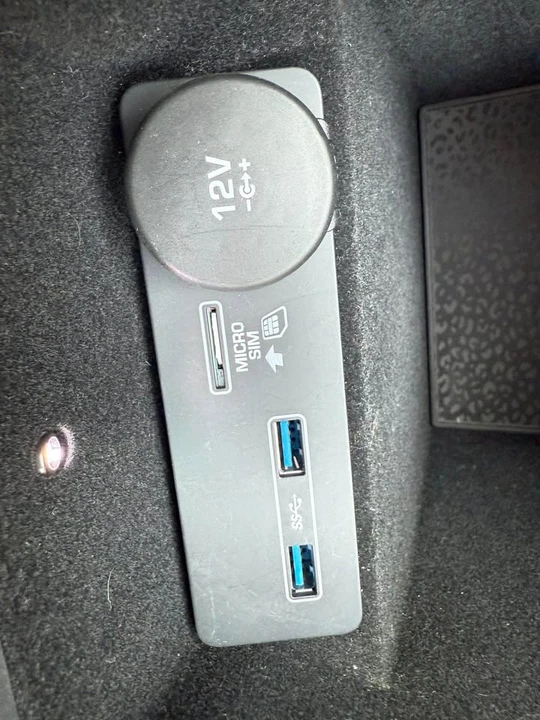 2018 Jaguar E-Pace - Image 7 of 17