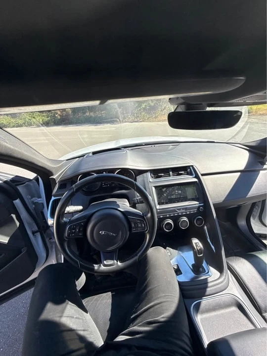 2018 Jaguar E-Pace - Image 13 of 17