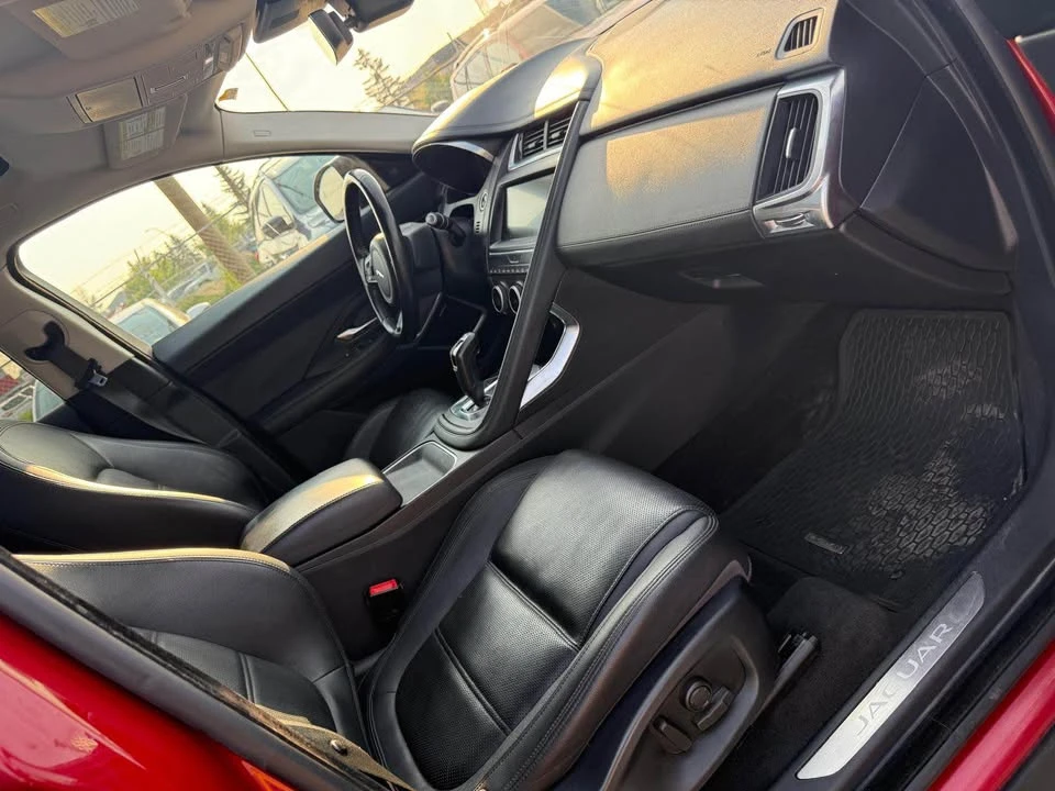 2018 Jaguar E-Pace - Image 5 of 17