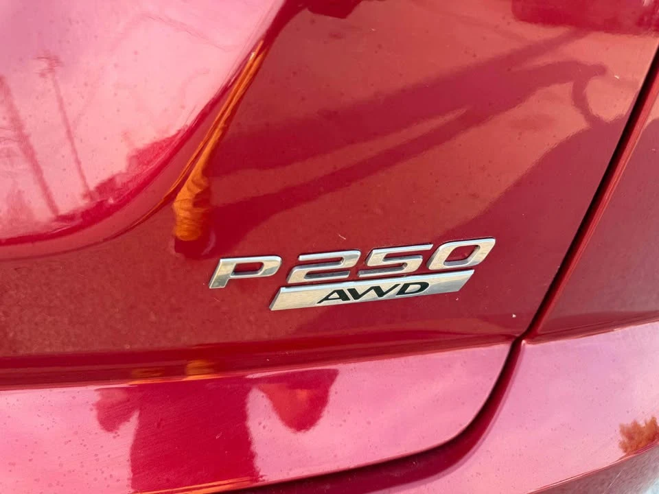 2018 Jaguar E-Pace - Image 16 of 17