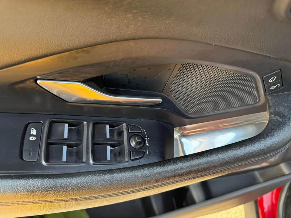 2018 Jaguar E-Pace - Image 11 of 17