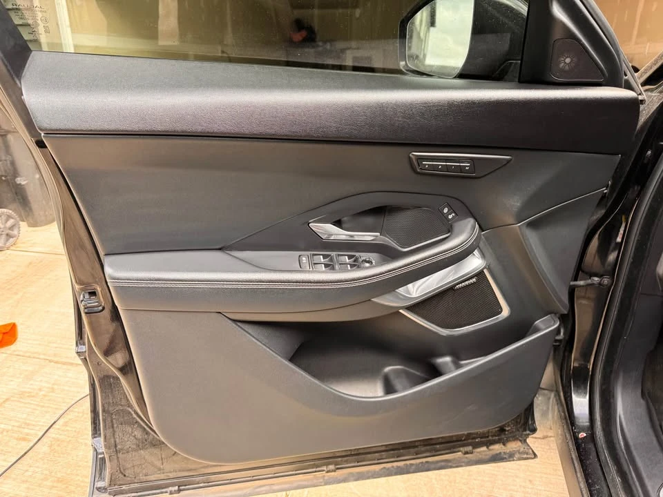2018 Jaguar E-Pace - Image 13 of 13