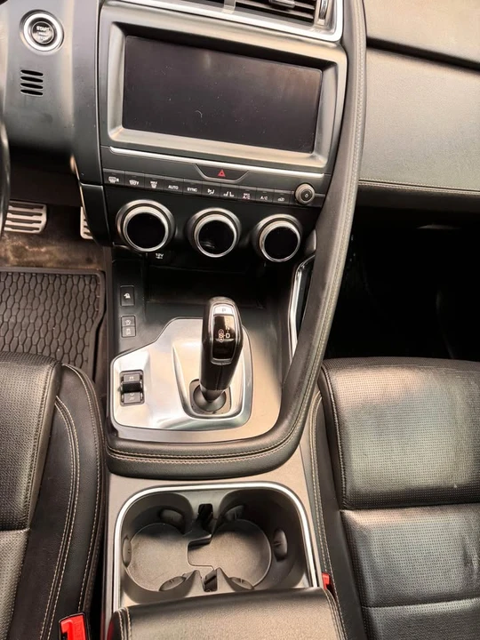 2018 Jaguar E-Pace - Image 10 of 13