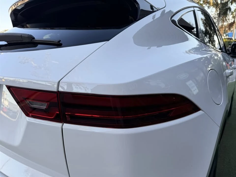 2018 Jaguar E-Pace - Image 11 of 19