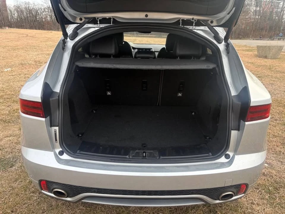 2018 Jaguar E-Pace - Image 9 of 19