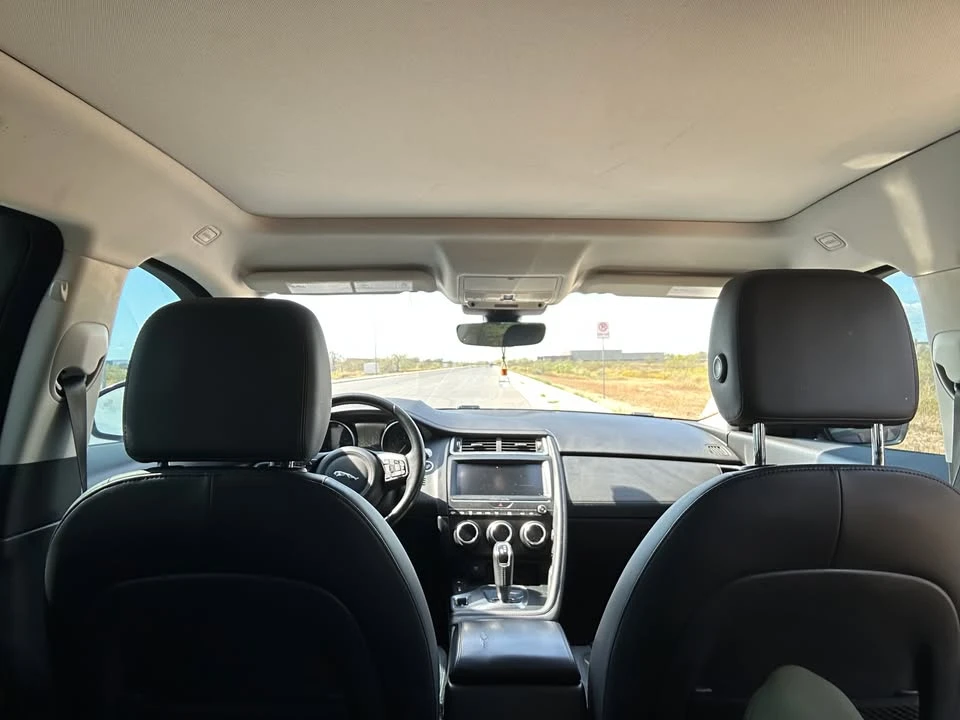 2018 Jaguar E-Pace - Image 9 of 15